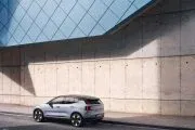 Nueva apuesta de Volvo en SUV compactos eléctricos, diseño moderno y limpio.