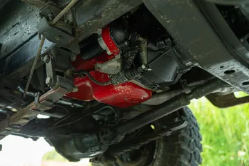 Detalle de la suspensión robusta del todoterreno de Volvo.