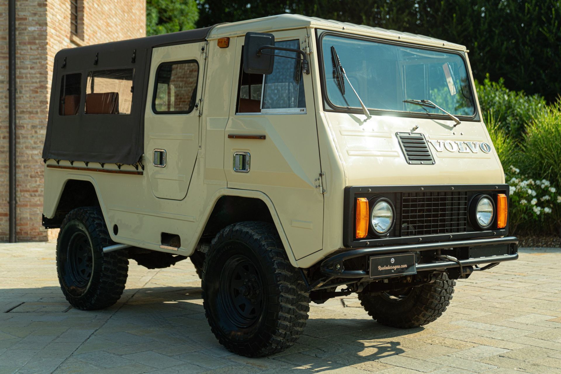 Volvo revela su robusto 4x4 con diseño funcional y gran capacidad de carga.