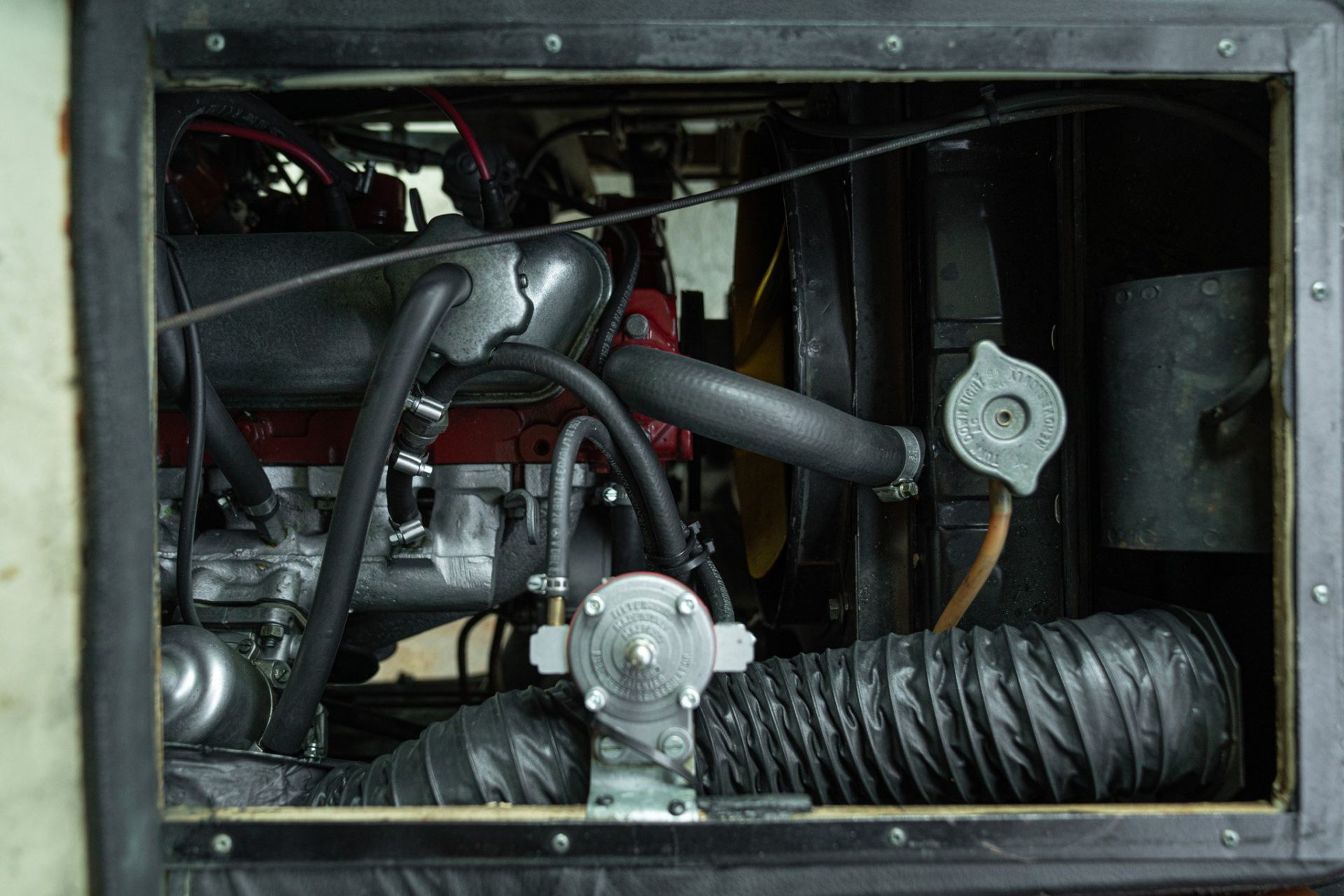 Vista detallada del motor robusto y listo para el todoterreno.