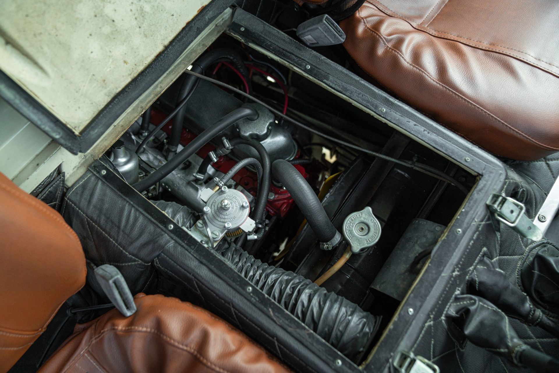 Vista del espacioso maletero de un Volvo, mostrando su capacidad y versatilidad.