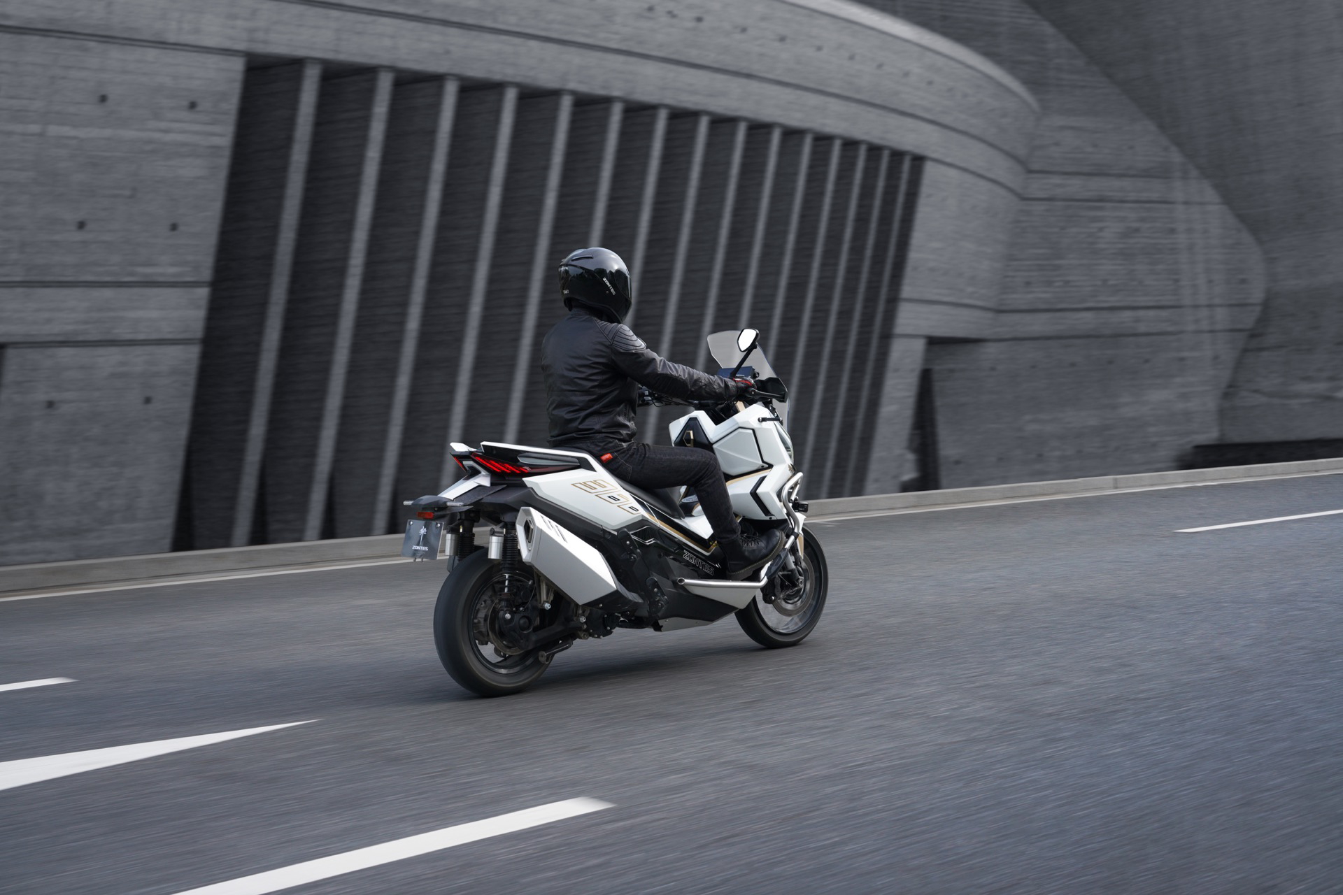 Zontes 368G, el SUV de dos ruedas dominando la carretera