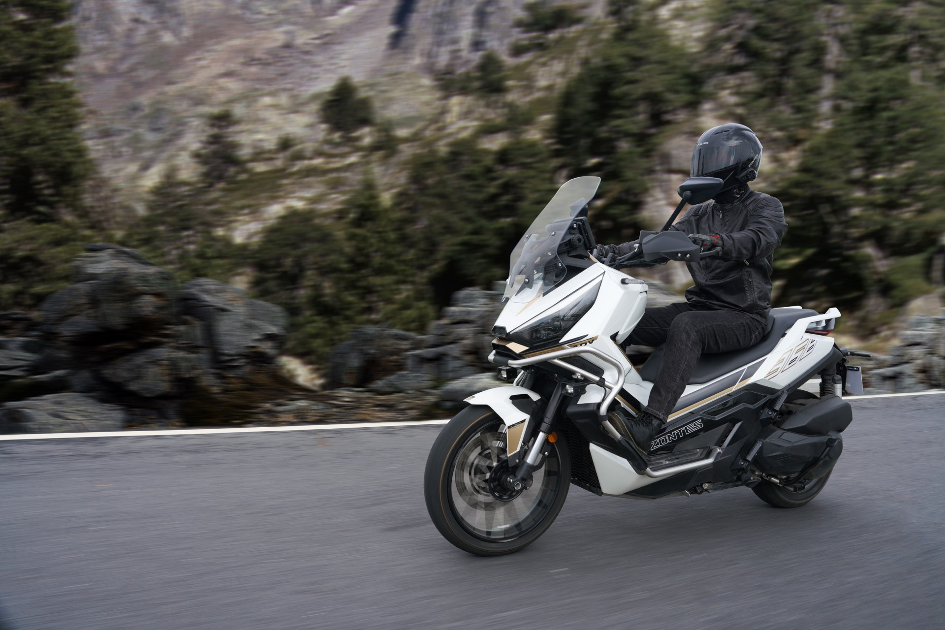 Zontes 368G, imponente presencia y aptitudes todoterreno.