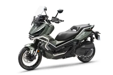 Zontes 368G 2025: SUV de dos ruedas con aspiraciones de liderazgo en su segmento.