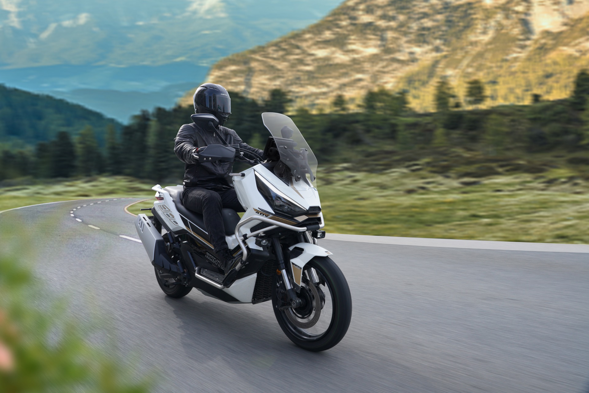 Zontes 368G, SUV de dos ruedas para aventureros urbanos.