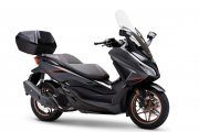 Vista lateral del Honda Forza 125, scooter premium para carné de coche, actualizado para 2025.