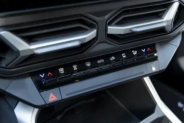 Vista del panel de control de climatización del Dacia Bigster