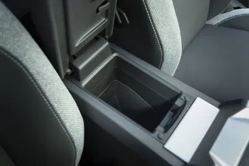 Consola central del Dacia Bigster con almacenamiento práctico