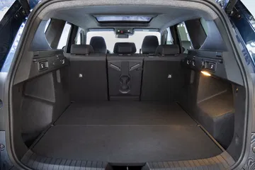 Vista del maletero amplio y versátil del Dacia Bigster 2025, acabados funcionales.