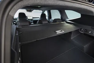 Vista del amplio maletero del Dacia Bigster, destacando su capacidad y diseño funcional.