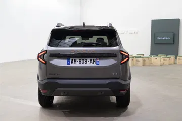 Vista trasera del Dacia Bigster mostrando su robustez y diseño contemporáneo