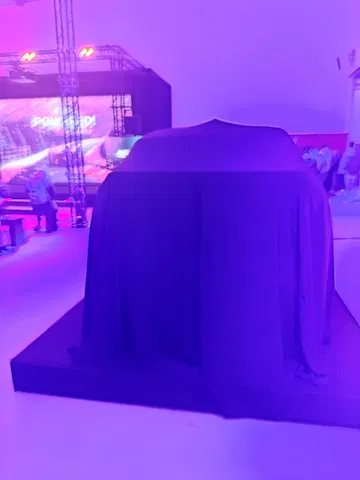 Próxima revelación de Nissan bajo un velo de misterio, expectación en el ambiente.