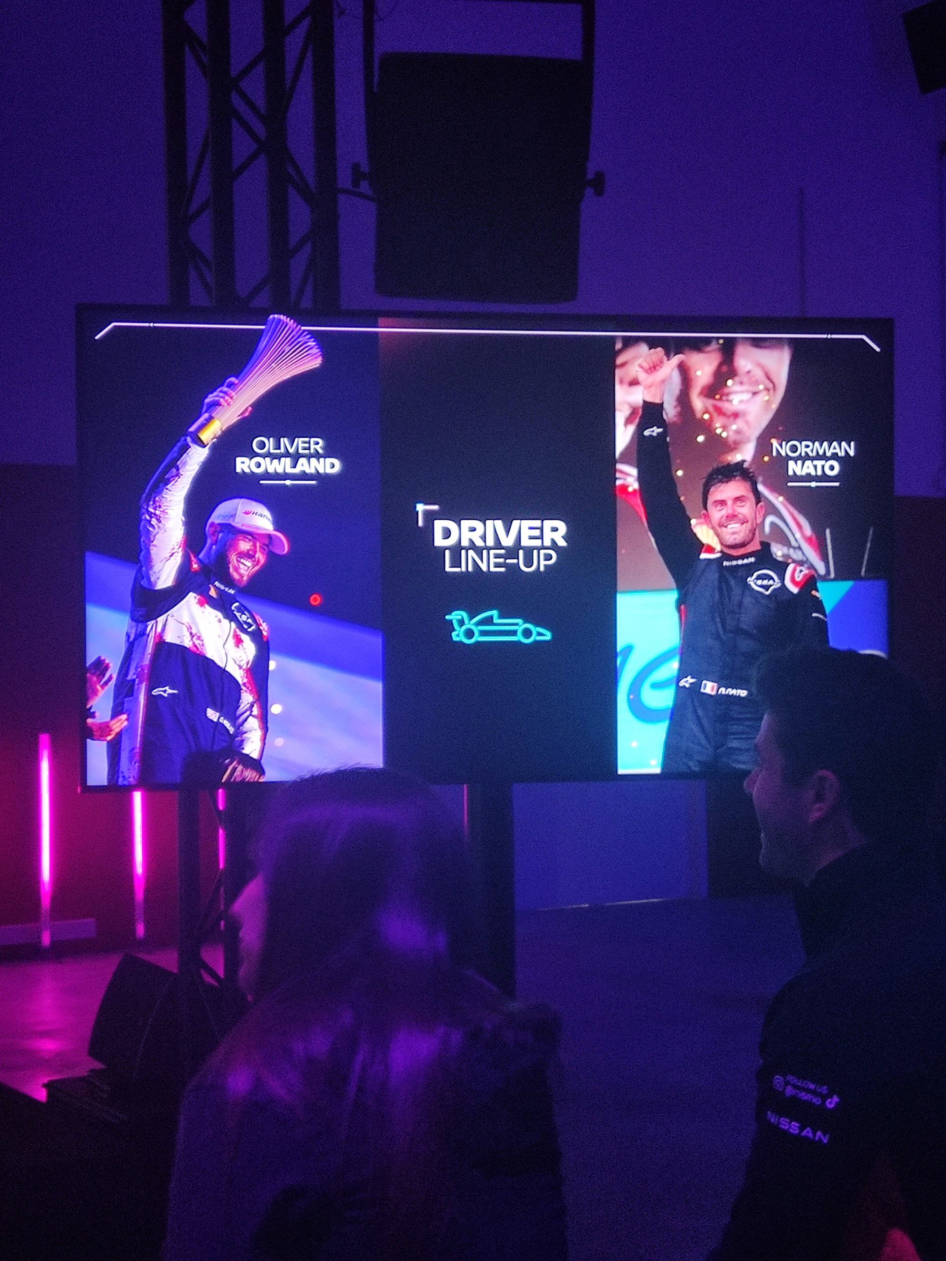 Presentación de pilotos de Nissan con gráficos dinámicos