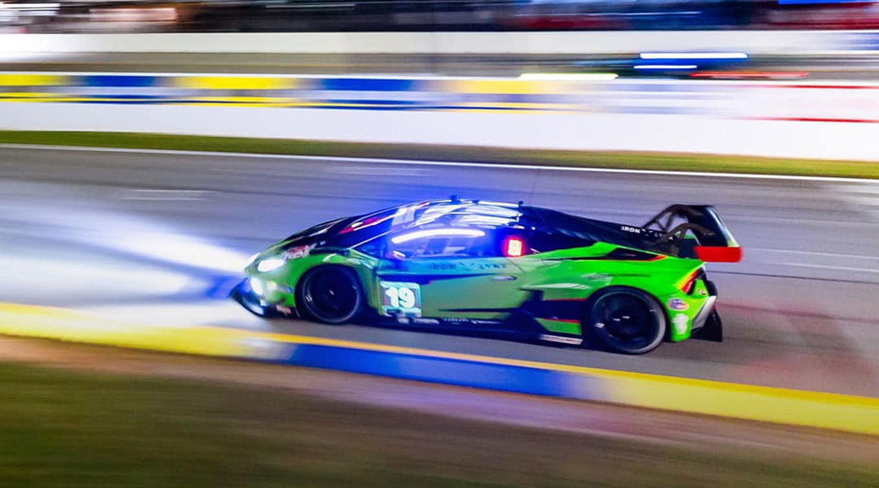 El Lamborghini Iron Lynx destacando en Petit Le Mans 2024.