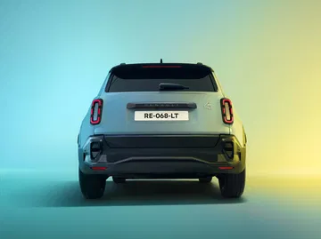 Vista trasera del Renault 4 2025, mostrando líneas modernas y estilo SUV.