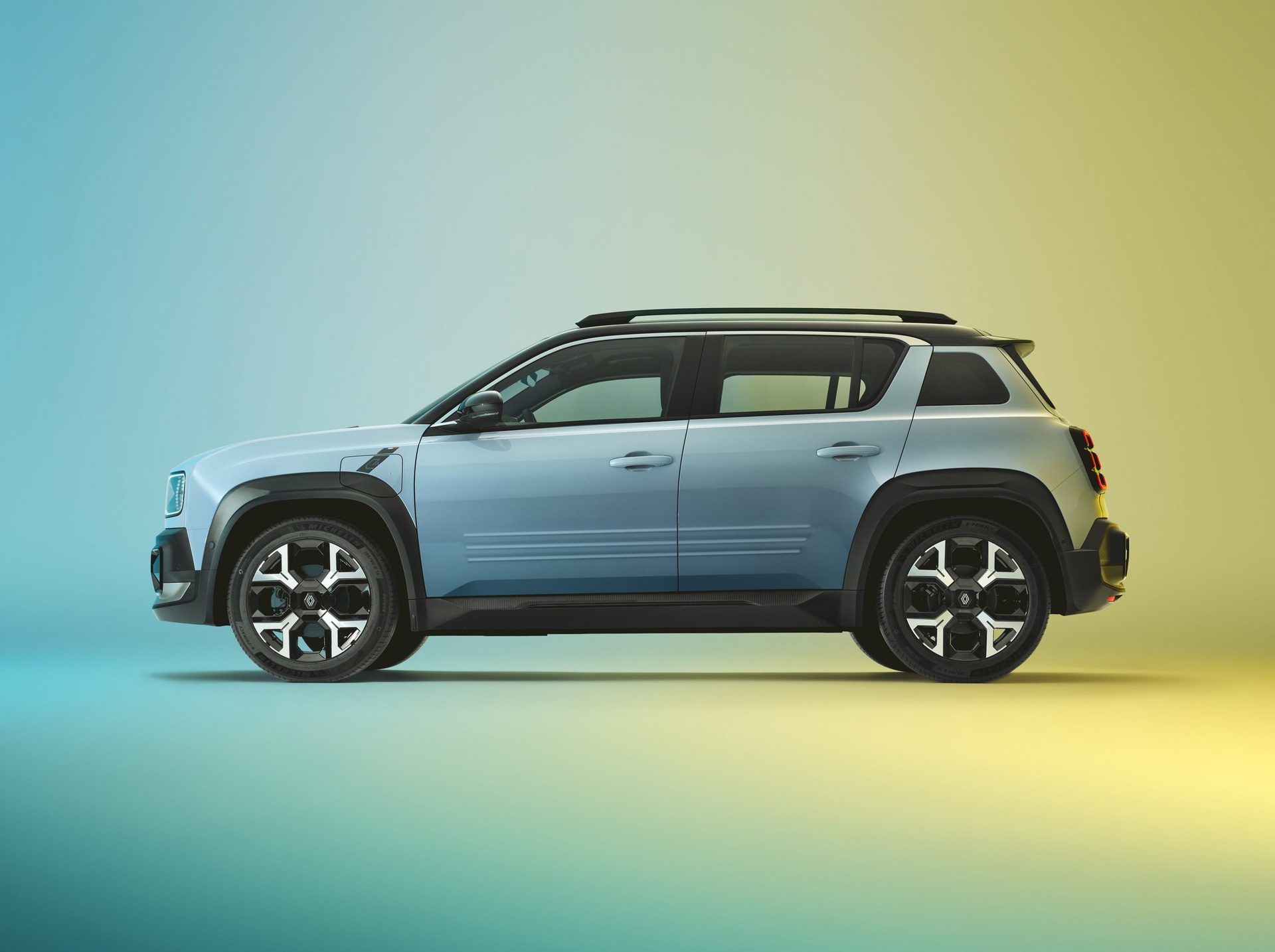Vista lateral del nuevo Renault 4, mostrando su diseño SUV compacto y moderno.