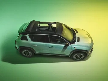 Renault 4 2025 renace con diseño SUV actual y techo panorámico