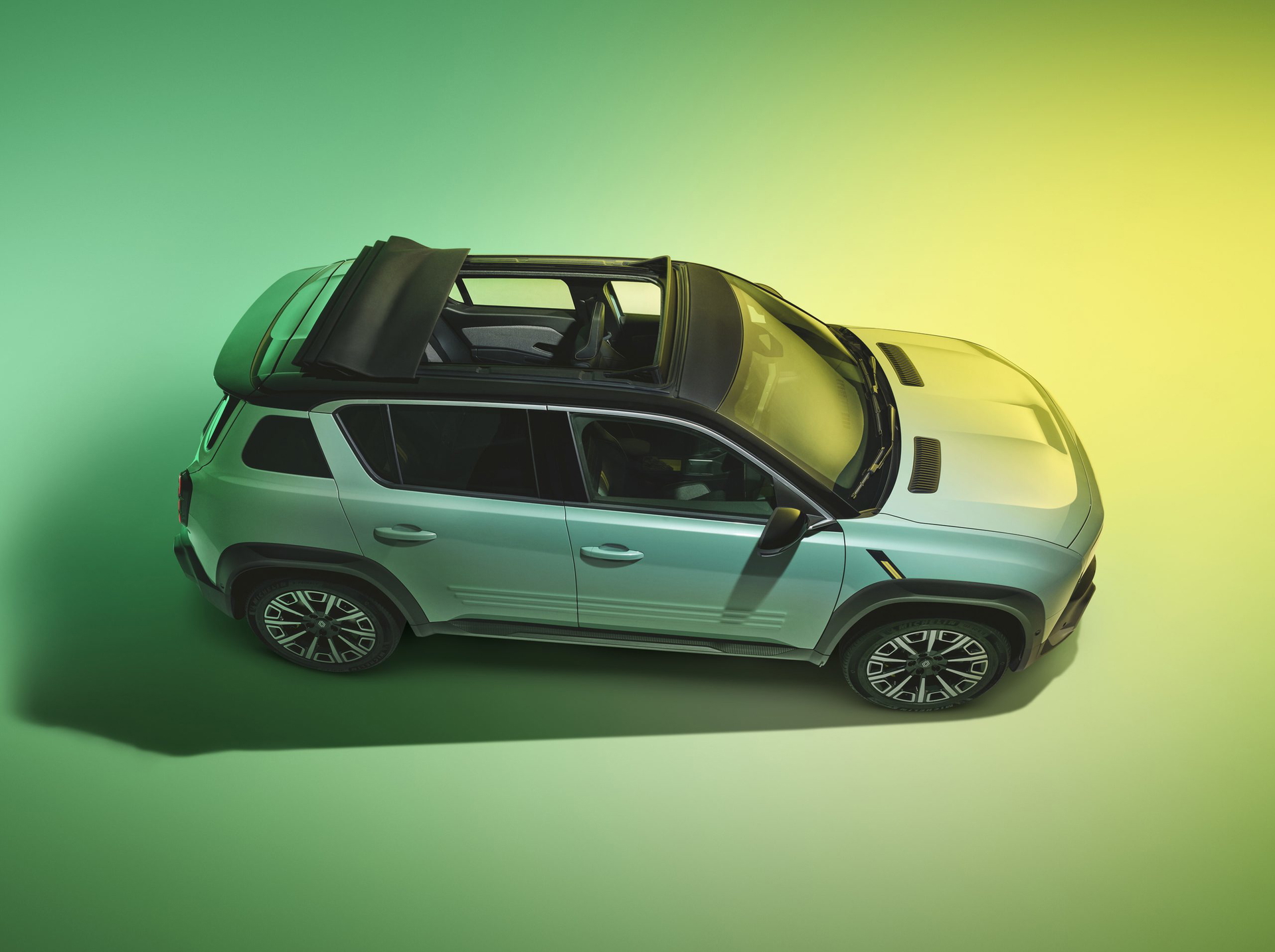 Renault 4 2025 renace con diseño SUV actual y techo panorámico