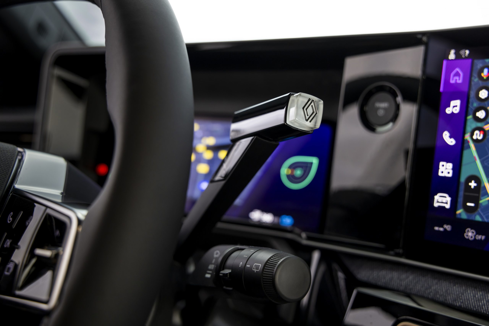 Vista del volante y consola central del nuevo Renault 4.