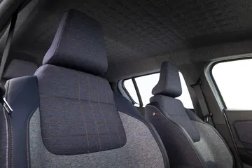 Vista detallada de la calidad y diseño de los asientos del Renault 4
