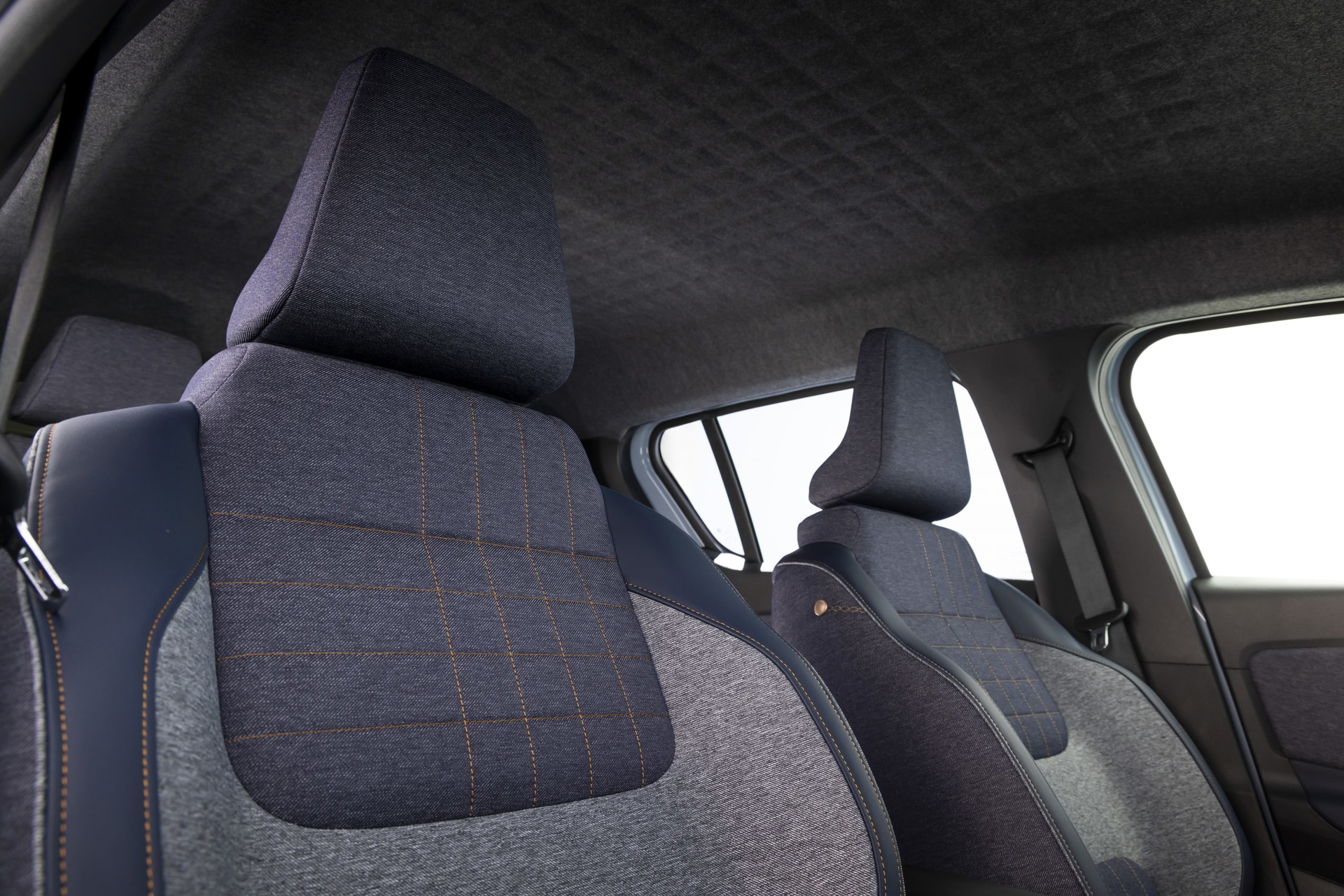 Vista detallada de la calidad y diseño de los asientos del Renault 4