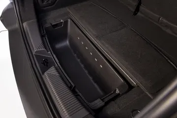 Vista del maletero del Renault 4, espacioso y detallado.