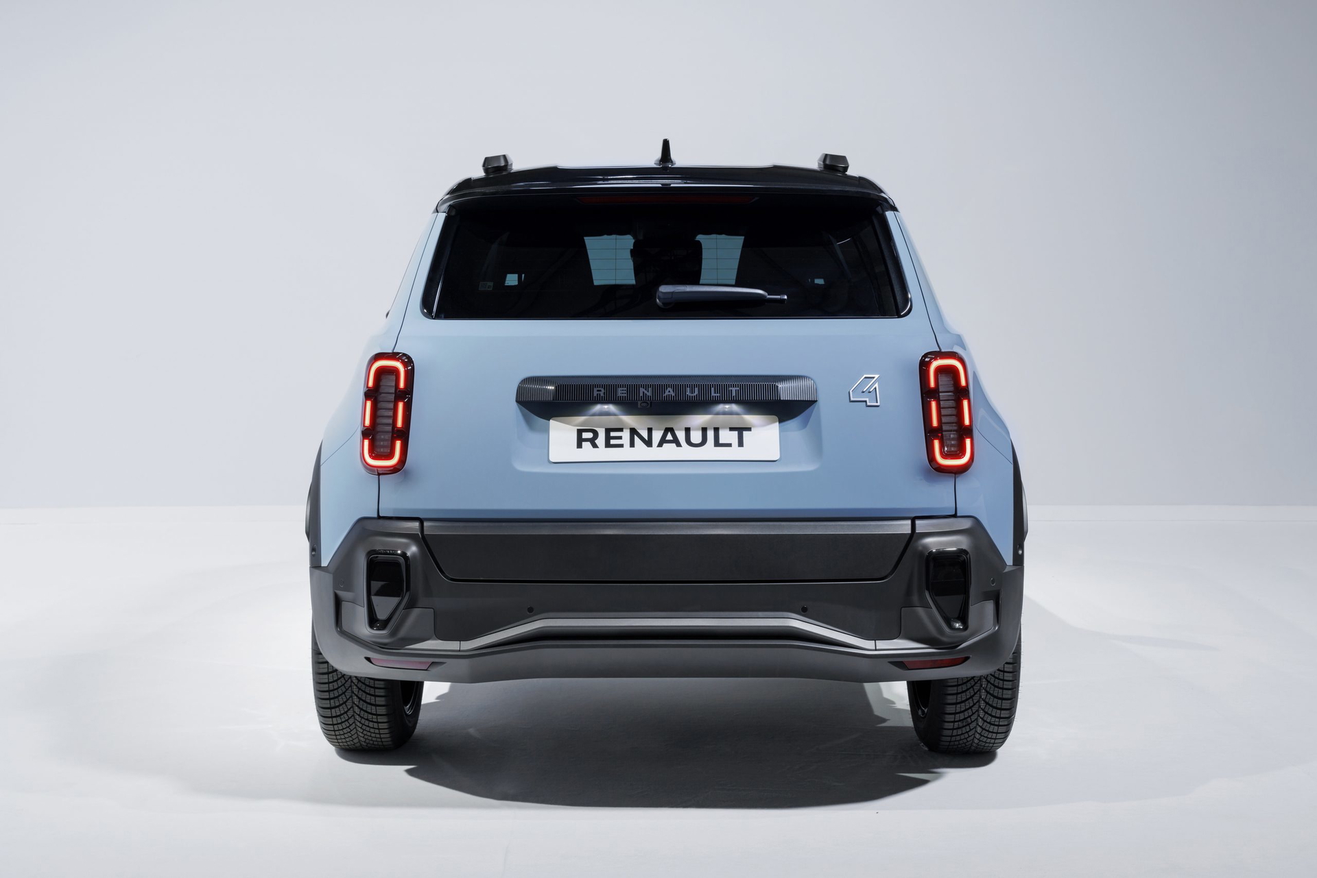 Vista trasera del Renault 4 2025 revela líneas modernas y clásicas