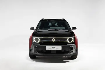 Vista frontal del nuevo Renault 4, destacando su diseño moderno y distintivo.