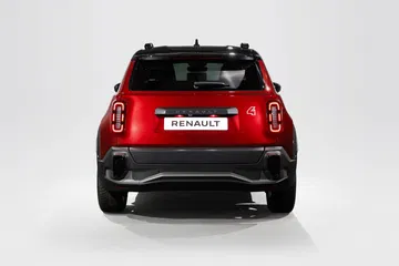 Vista trasera del Renault 4 2025 muestra un diseño moderno y compacto.