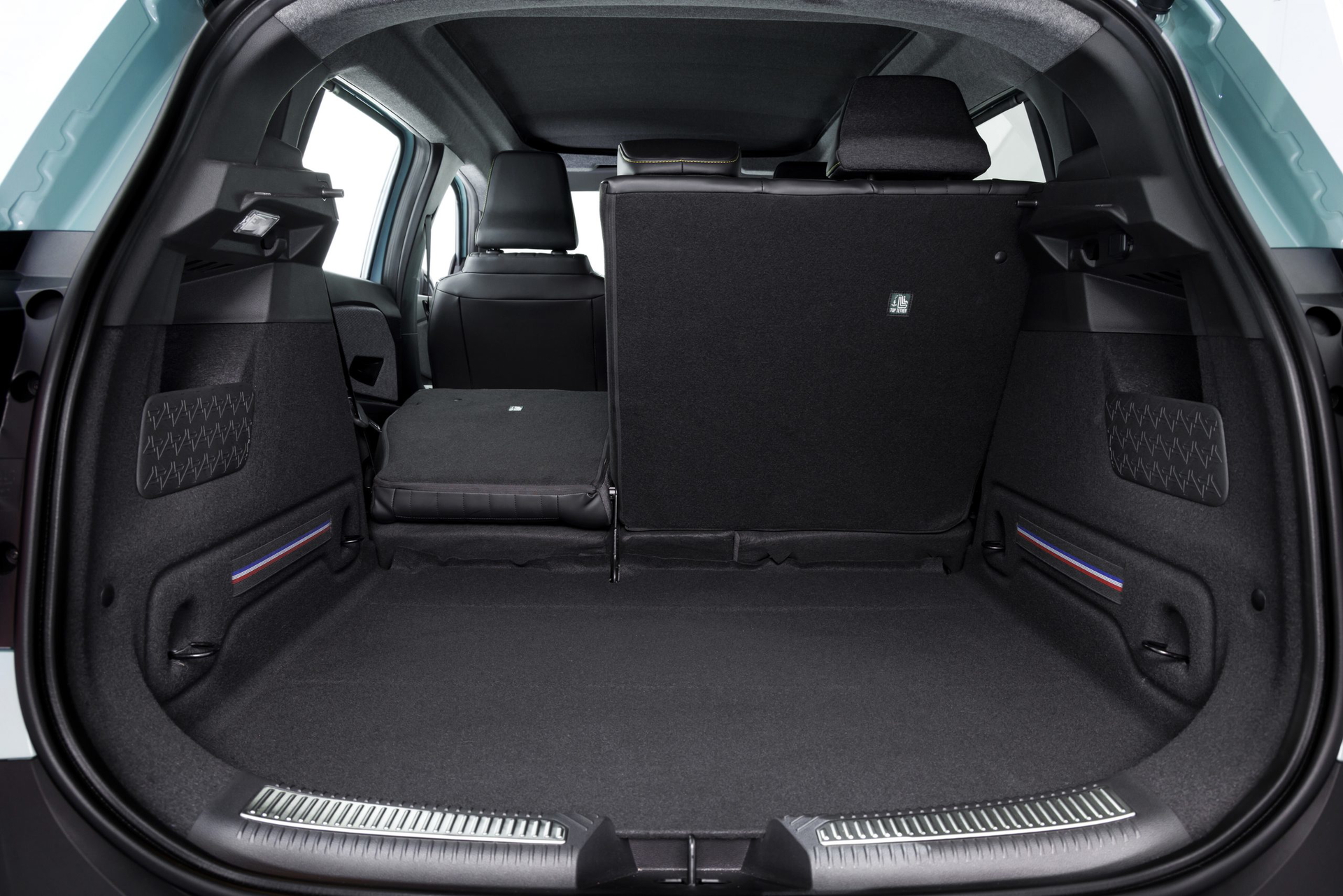 Vista del maletero amplio y versátil del Renault 4, ideal para carga.