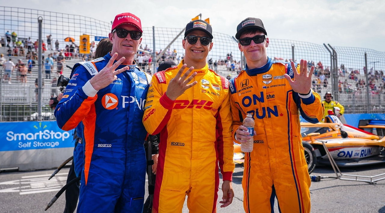 Pilotos de Chip Ganassi Racing junto a su monoplaza IndyCar.