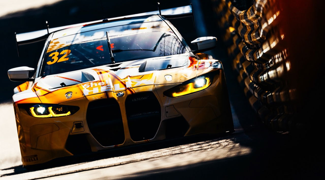 El BMW M4 GT3 de Sheldon van der Linde en acción en Macao.