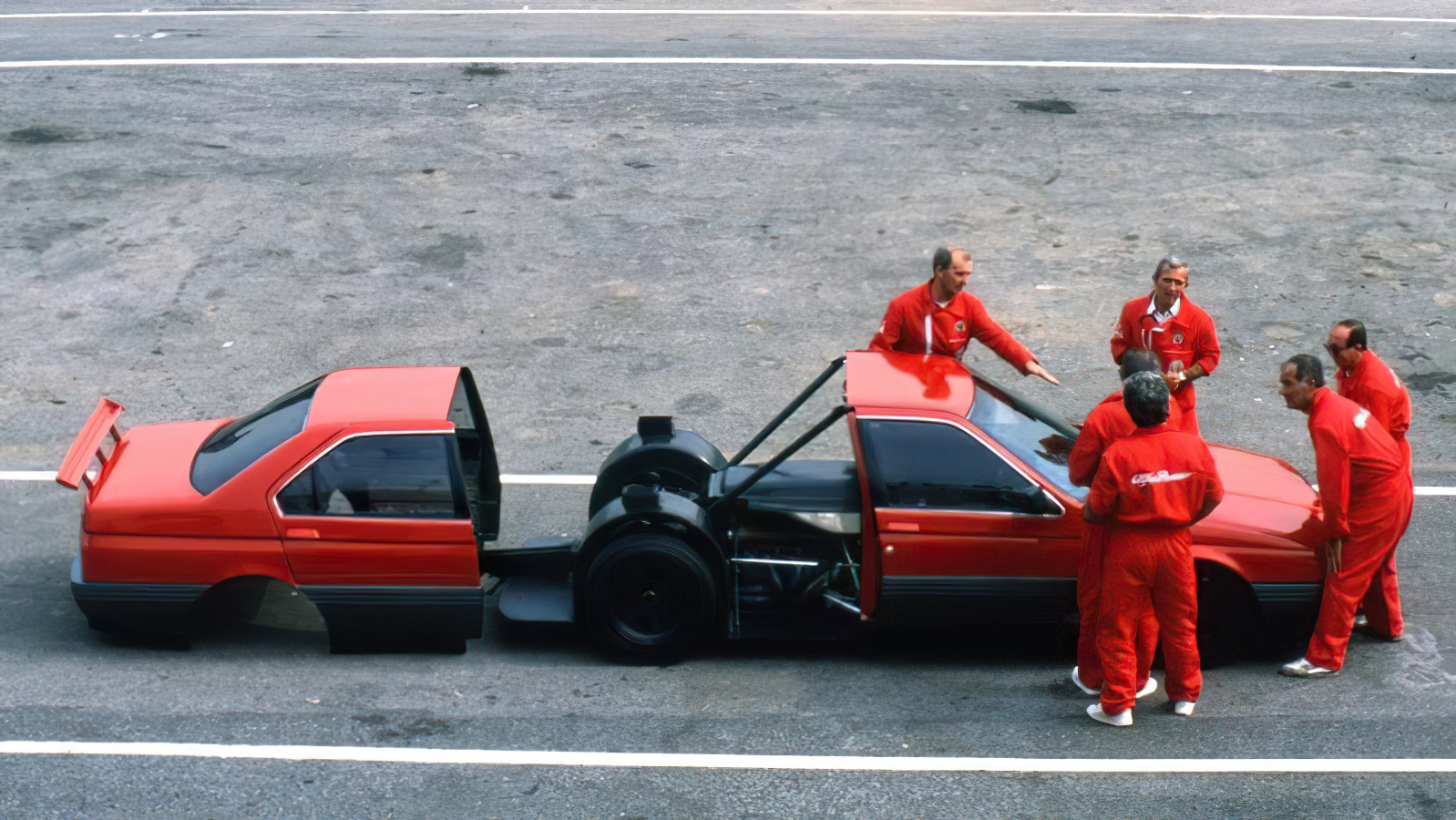 Alfa Romeo 164 Procar con mecánicos, un lobo con piel de cordero con motor F1.
