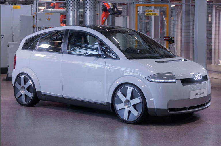 Vista lateral del Audi A2 e-tron concept, promesa de eficiencia y diseño. Vista lateral del Audi A2 e-tron concept, promesa de eficiencia y diseño.