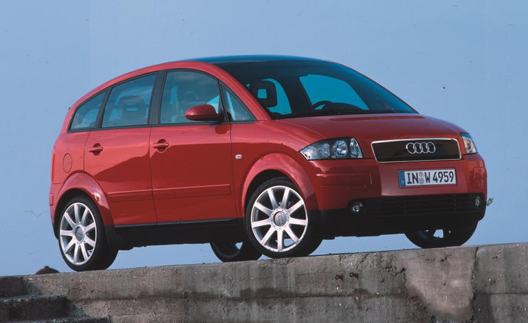 Vista lateral Audi A2, diseño que combina líneas clásicas y modernas. Vista lateral Audi A2, diseño que combina líneas clásicas y modernas.