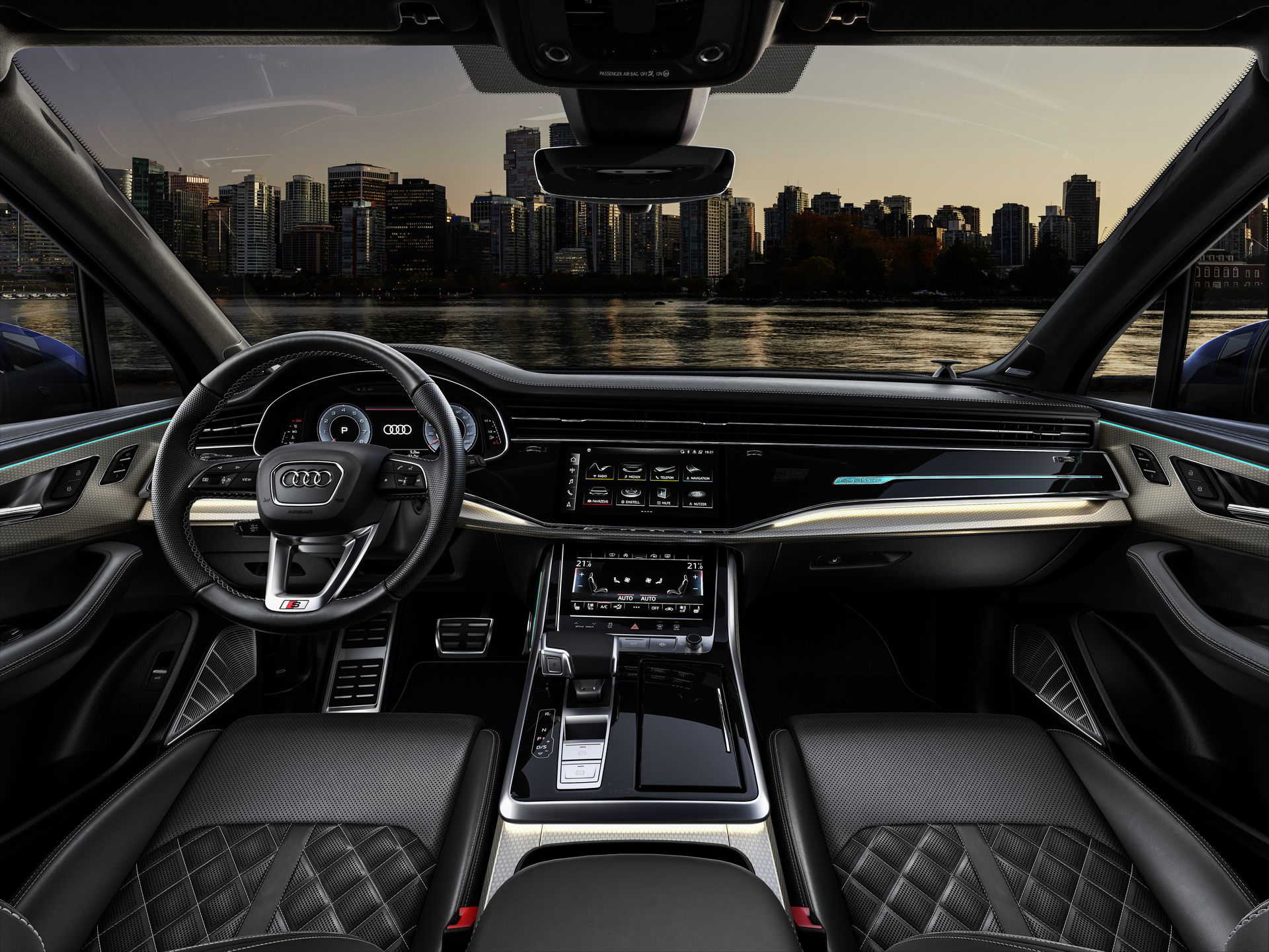 Vista del habitáculo del Audi Q7 destacando su elegancia y acabados de lujo