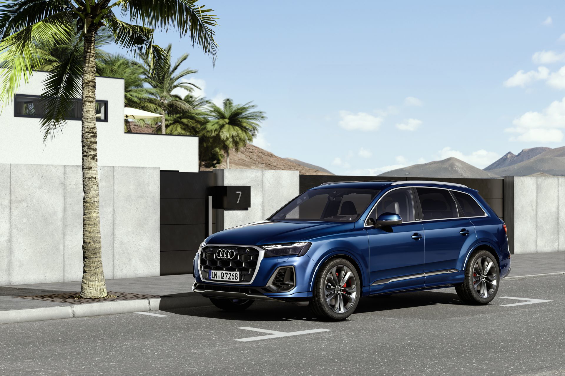 AUDI Q7 2024 mostrando su línea lateral y diseño dinámico.