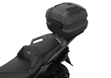 Vista parcial BMW C 400 GT realzando diseño trasero-lateral