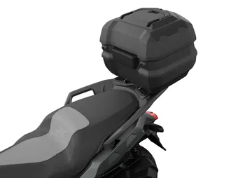 Vista trasera BMW C 400 X evidenciando su diseño SUV compacto y moderno.