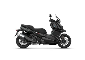 Vista lateral BMW C 400 X, realzando su silueta SUV