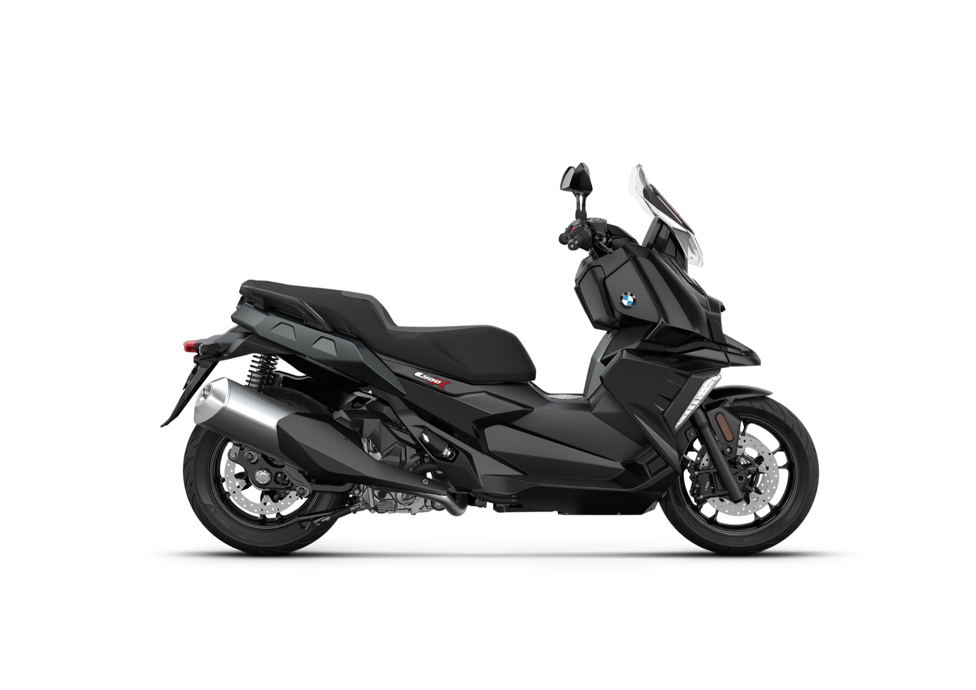 Vista lateral BMW C 400 X, realzando su silueta SUV