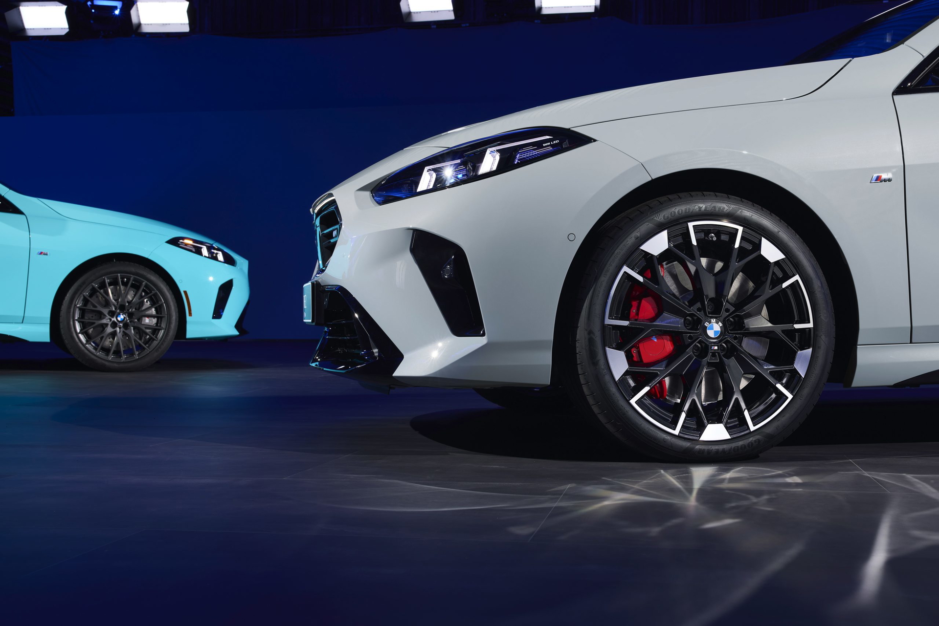 Vista delantera y lateral que destaca la parrilla y diseño deportivo del BMW Serie 2 Gran Coupé.