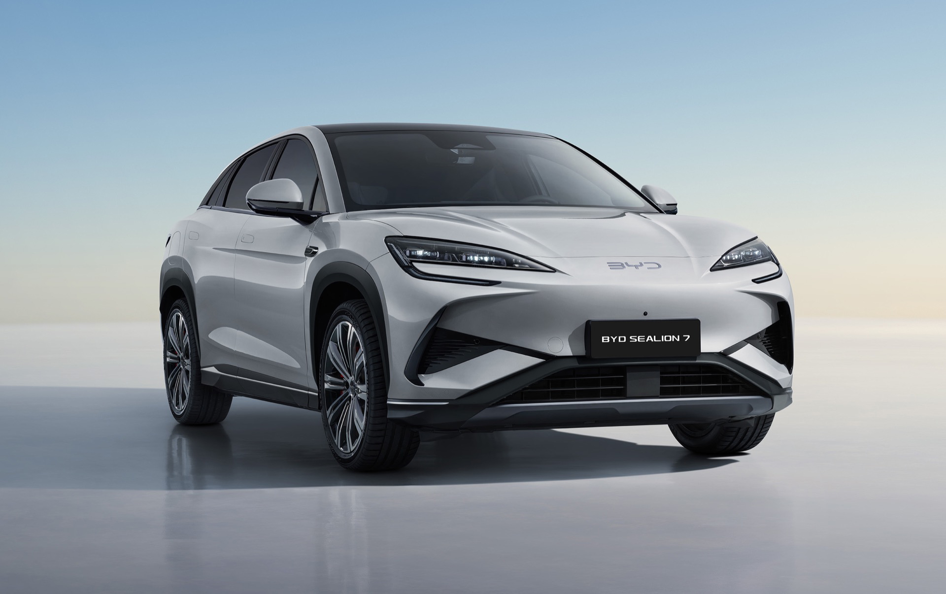 BYD Sealion7, SUV coupé con diseño vanguardista y líneas dinámicas.