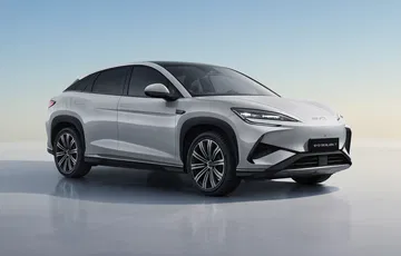 El BYD Sealion7 luce una silueta fluida que redefine la estética SUV-coupé.