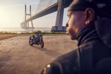 La nueva Honda CB1000 Hornet deslumbra con su estilizada figura lateral.