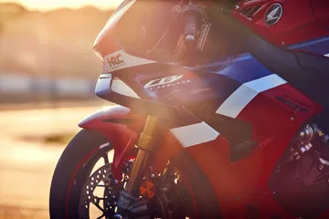 La Honda CBR1000RR-R Fireblade 2024 destila poder y aerodinámica.