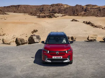 Vista delantera del Citroën C3 Aircross, destacando su diseño moderno y accesible.