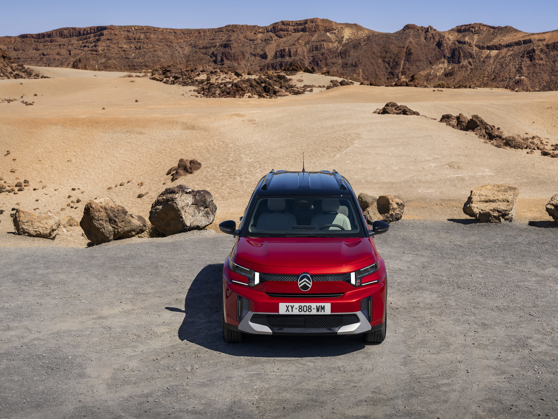 Vista delantera del Citroën C3 Aircross, destacando su diseño moderno y accesible.