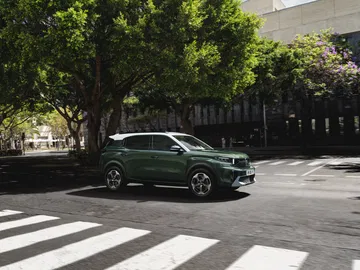 Citroën C3 Aircross en entorno urbano mostrando su perfil dinámico