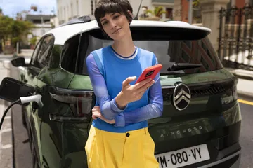 Vista trasera lateral del Citroën C3 Aircross, enfatizando diseño y acabados.